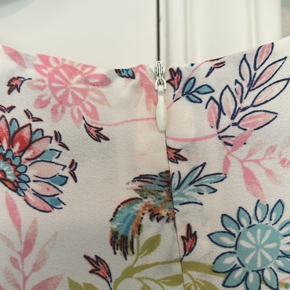 Rose and Olive fully lined sleeveless top. Size M - Picture 5 of 10